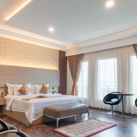 Muara Hotel&Mall Ternate Esterno foto