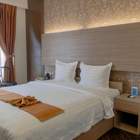 Muara Hotel&Mall Ternate Esterno foto