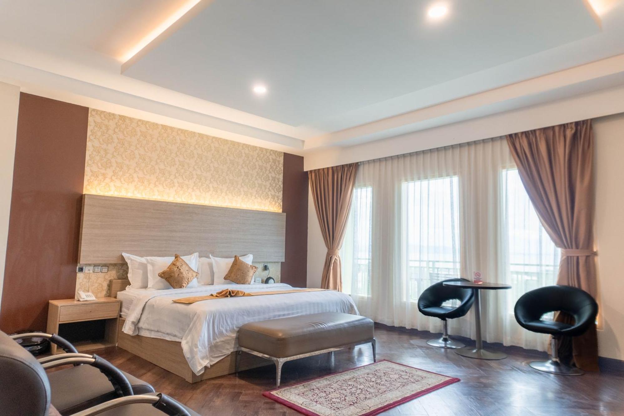 Muara Hotel&Mall Ternate Esterno foto