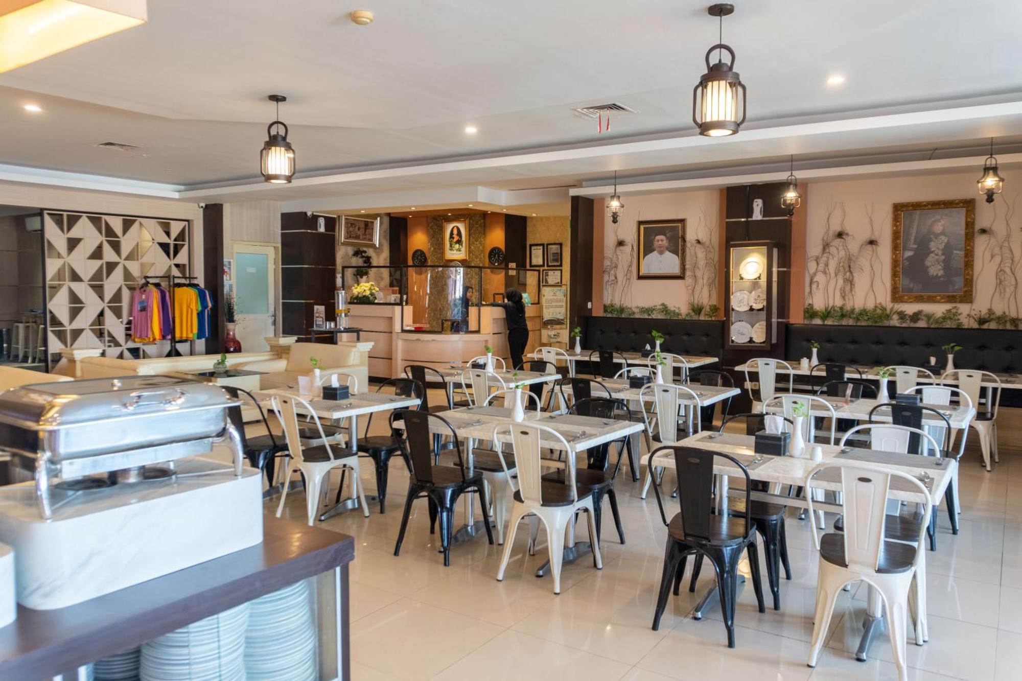 Muara Hotel&Mall Ternate Esterno foto