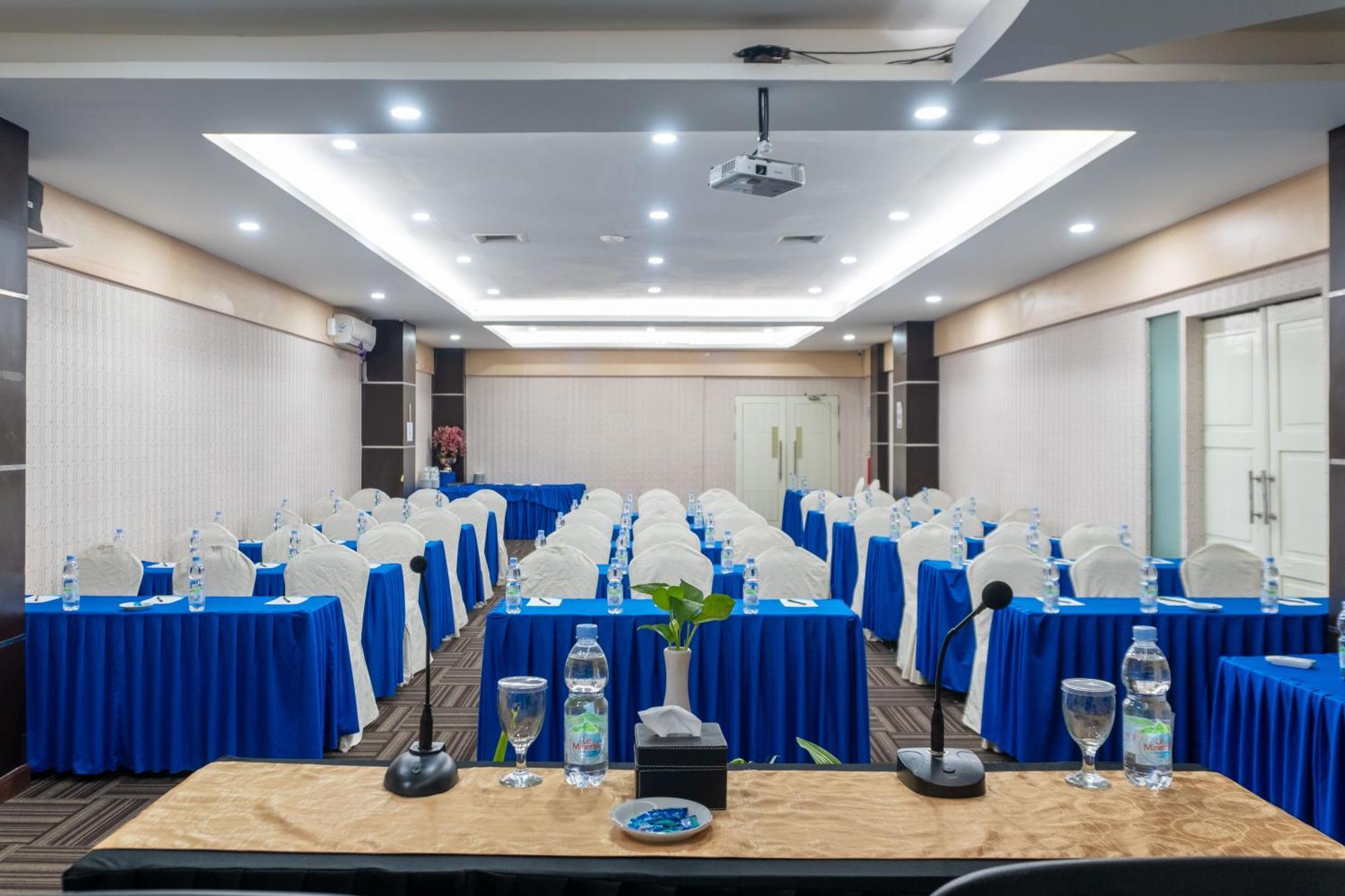 Muara Hotel&Mall Ternate Esterno foto