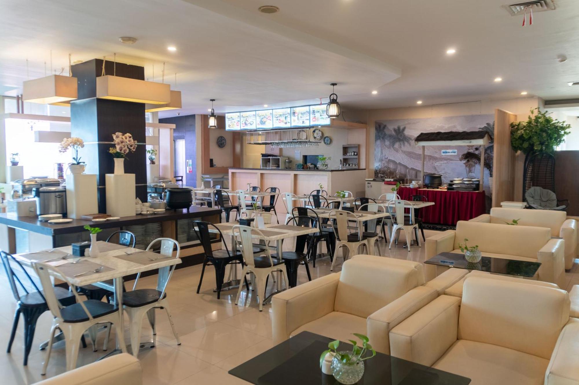 Muara Hotel&Mall Ternate Esterno foto